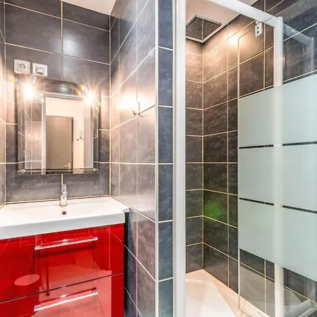 Les Tommeuses - Val Claret-38 By Interhome *